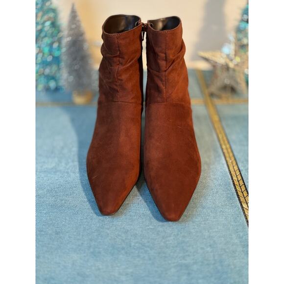 NATURALIZER Cappuccino Fabric Slouched Pointed Toe Side Zip Ankle Bootie 2”Heel - Picture 8 of 12